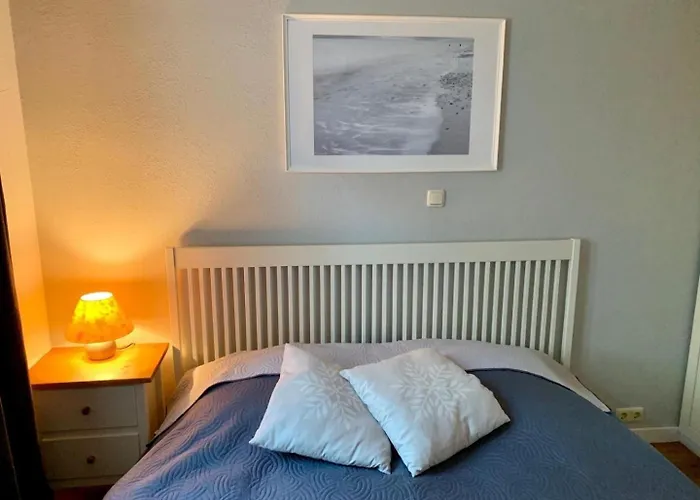 Strandstrasse 32 - 04-40 *